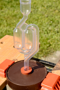 Lid with airlock for homemade fermenter